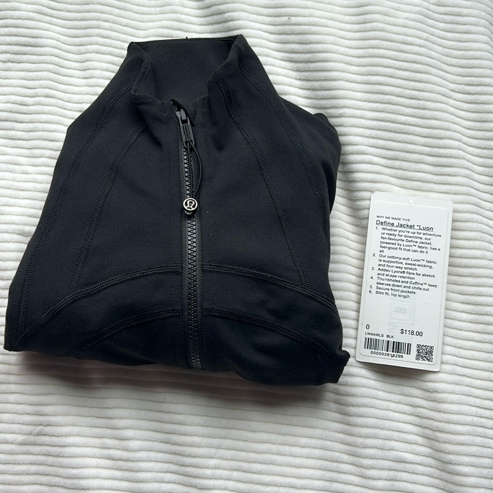 Lululemon DEFINE jacket Luon great condition. Tags are off